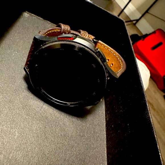 Samsung galaxy 4 with Louis Vuitton band and charger 44mm - Picture 6 of 6